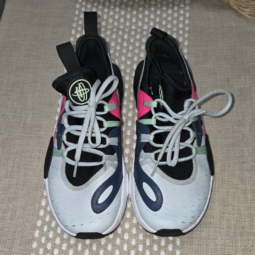 Nike Huarache 5.5Youth Sneakers. 7.5 Womein White, Navy & Pink with Mint Accents